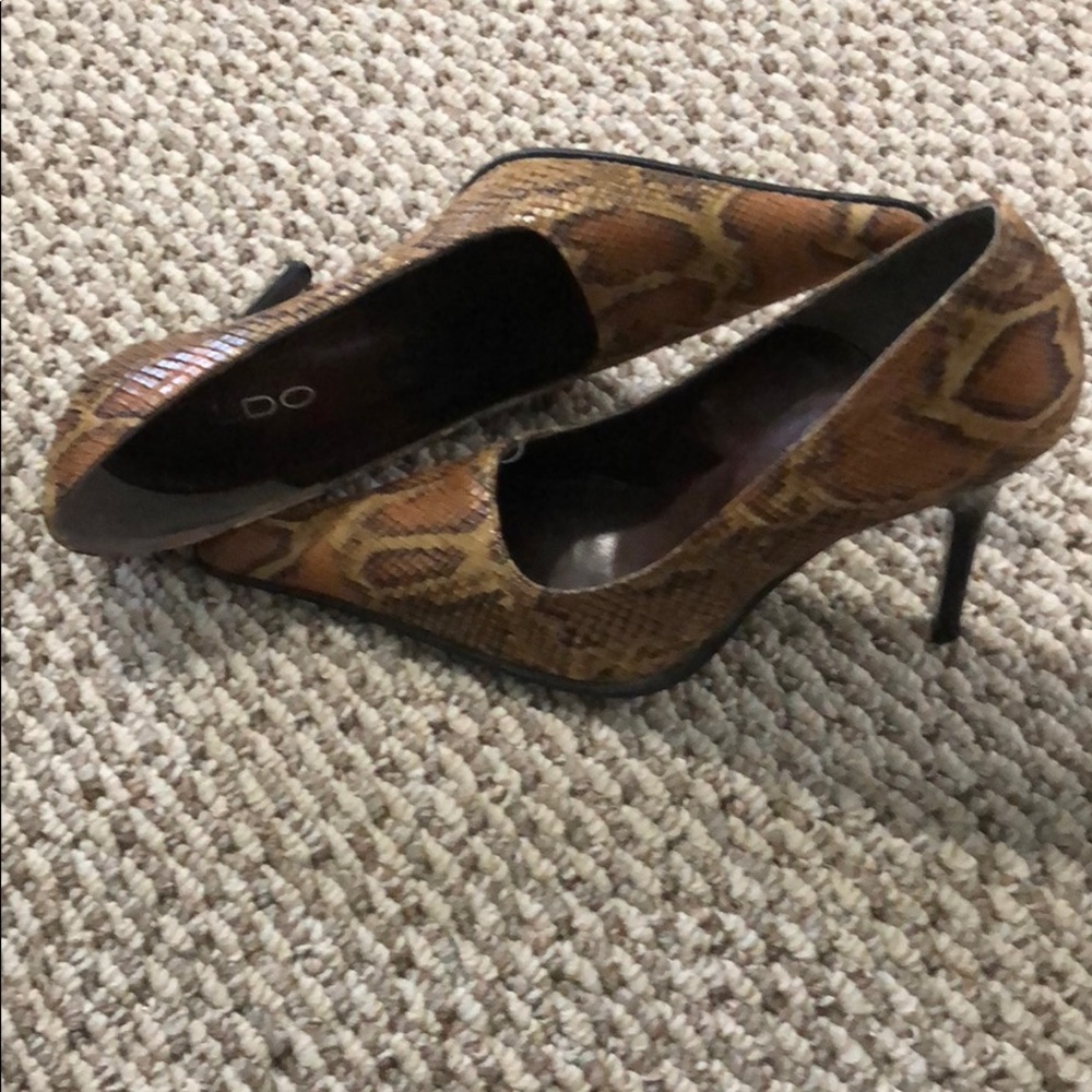 Leather pointy heals